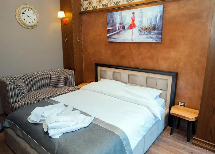 招待所 People 科尔察