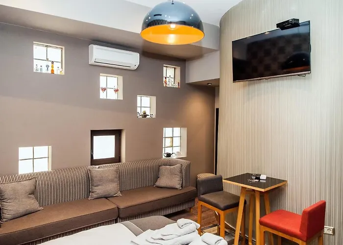 People 招待所 科尔察